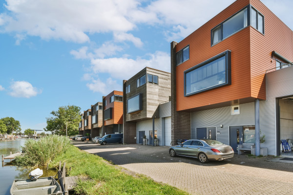 모바일 메인 비주얼 이미지